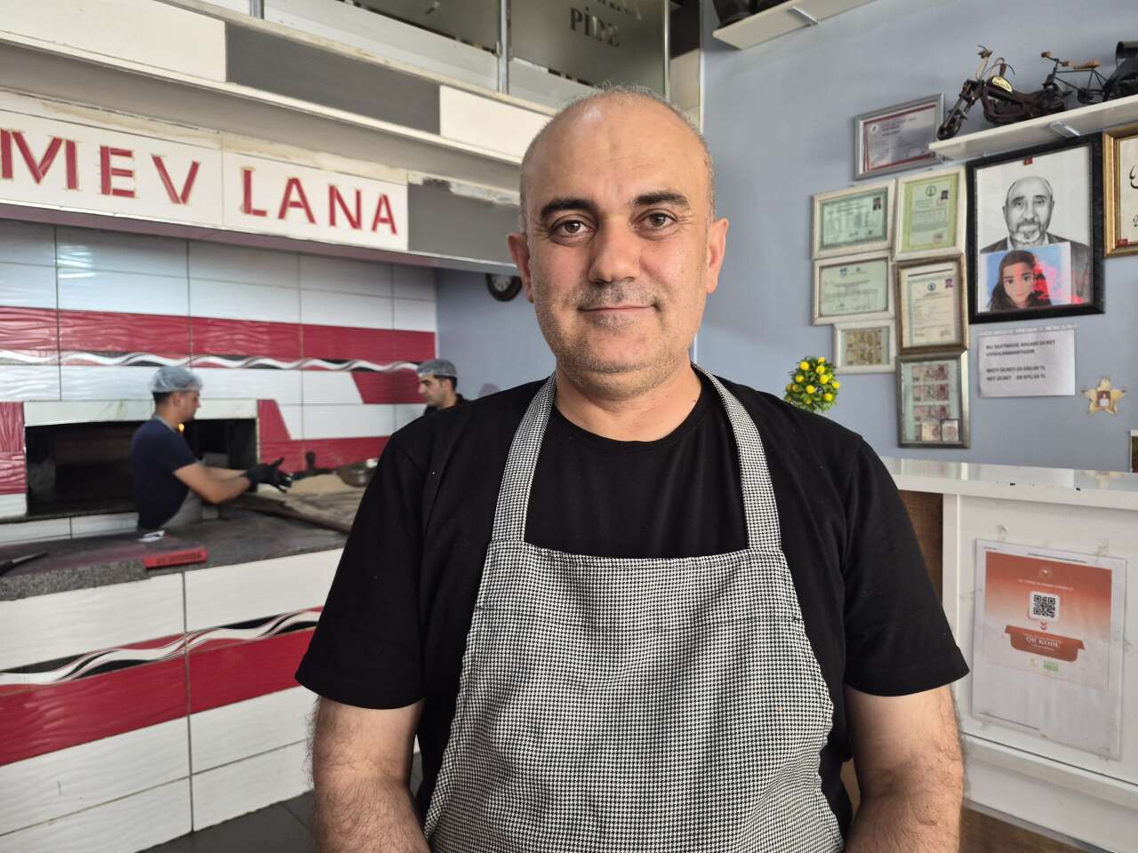 Yaz sıcağı dinlemiyor! 300 derecelik fırında Konya’nın tescilli lezzetini pişiriyor 4